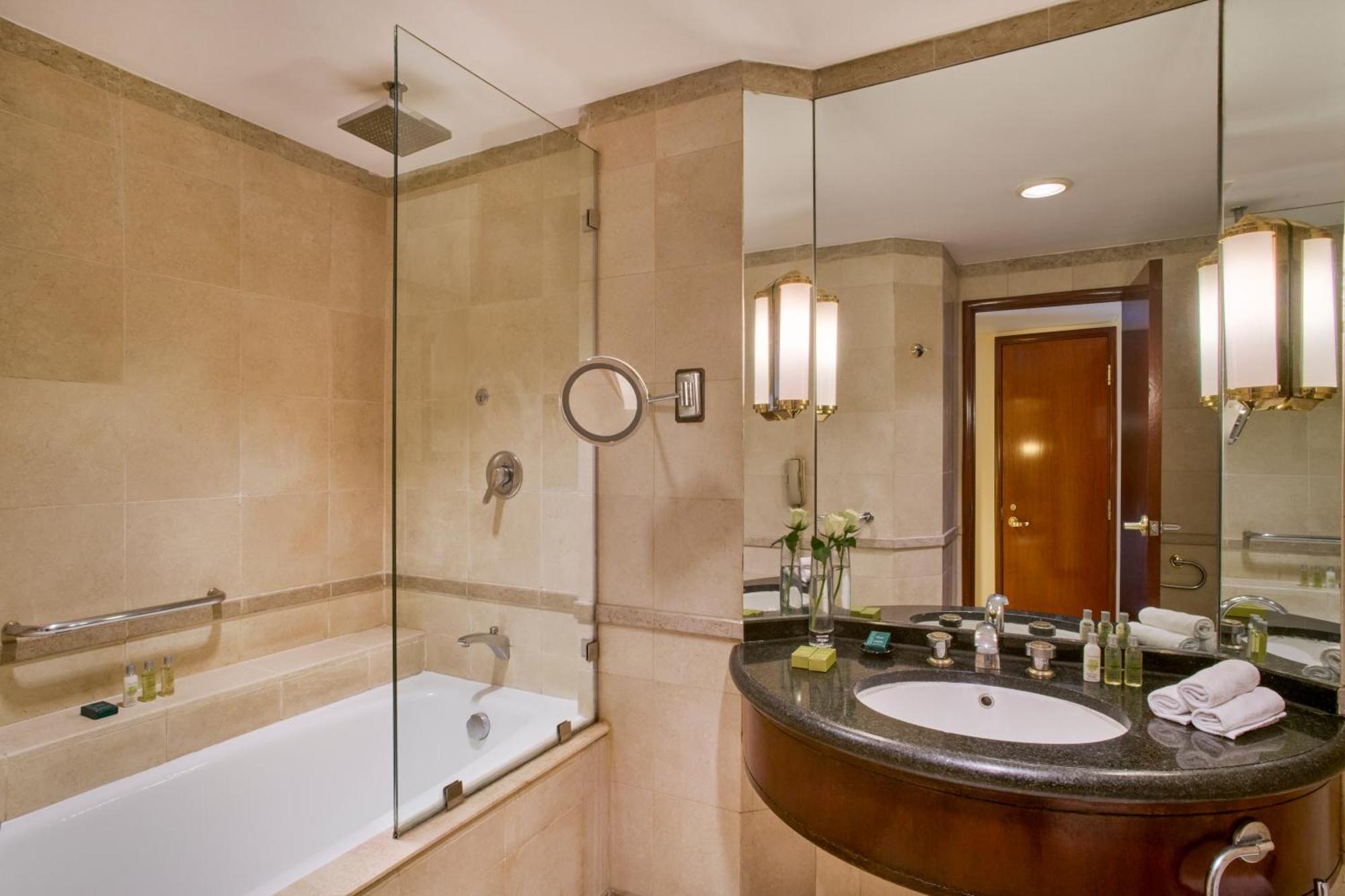 Twin Guest Room Nile View High Floor